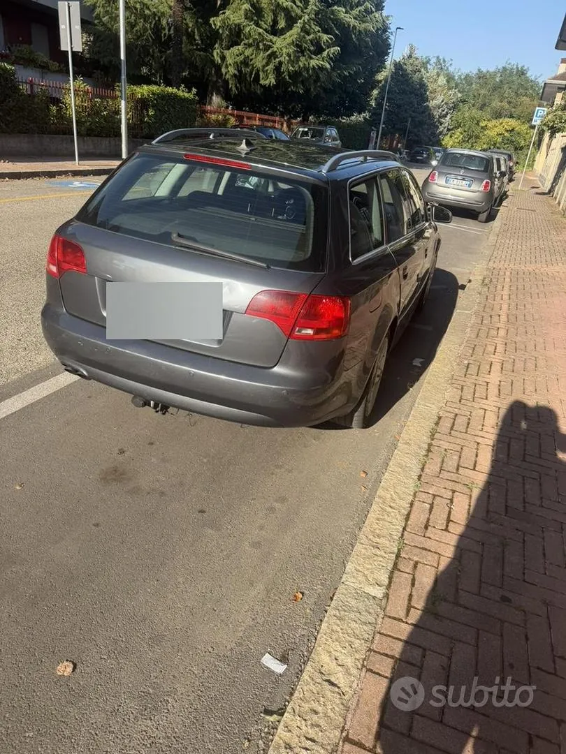 Audi A4 2010 photo 5