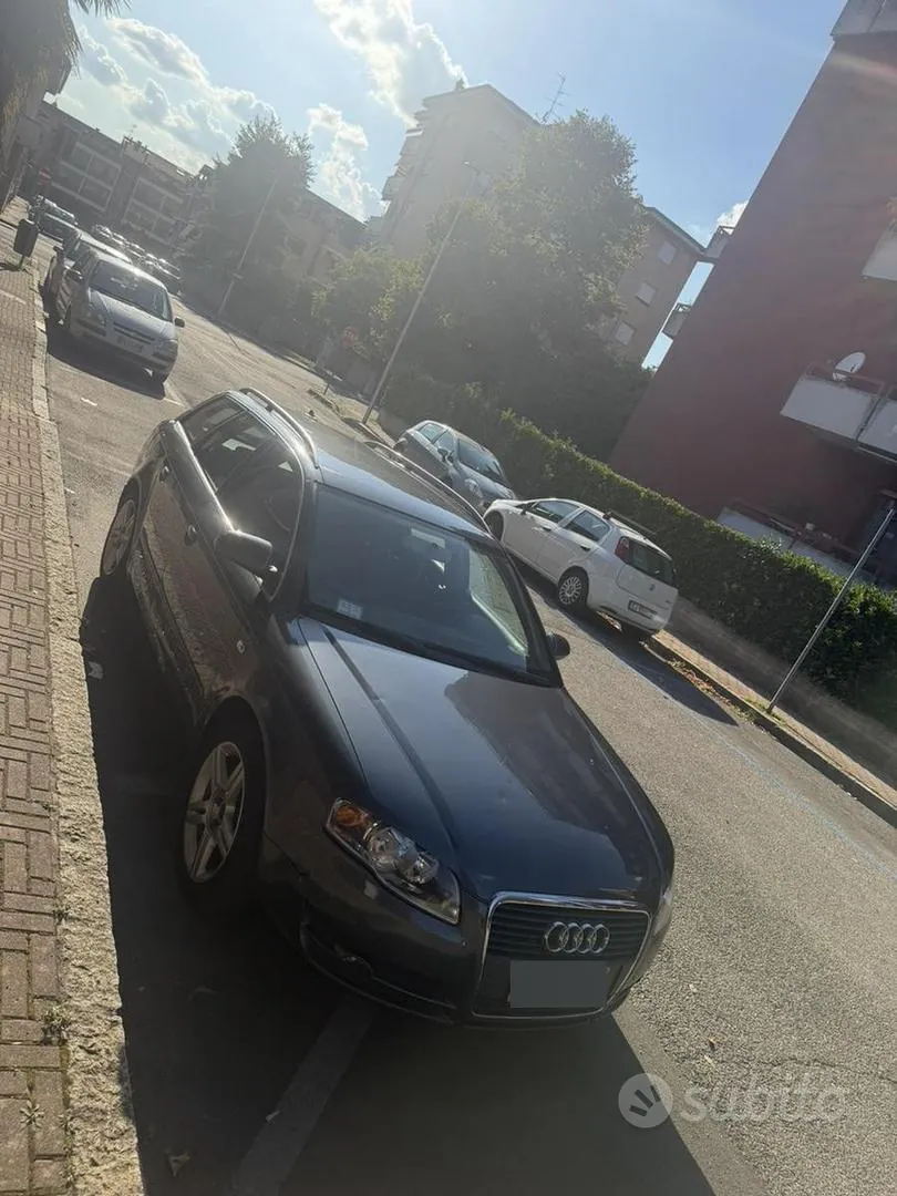 Audi A4 2010 photo 4