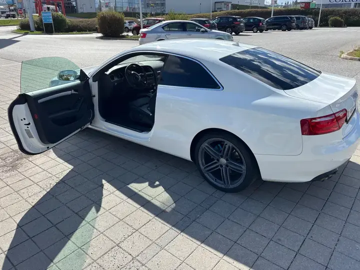 Audi A5 Coupé 2010 photo 3