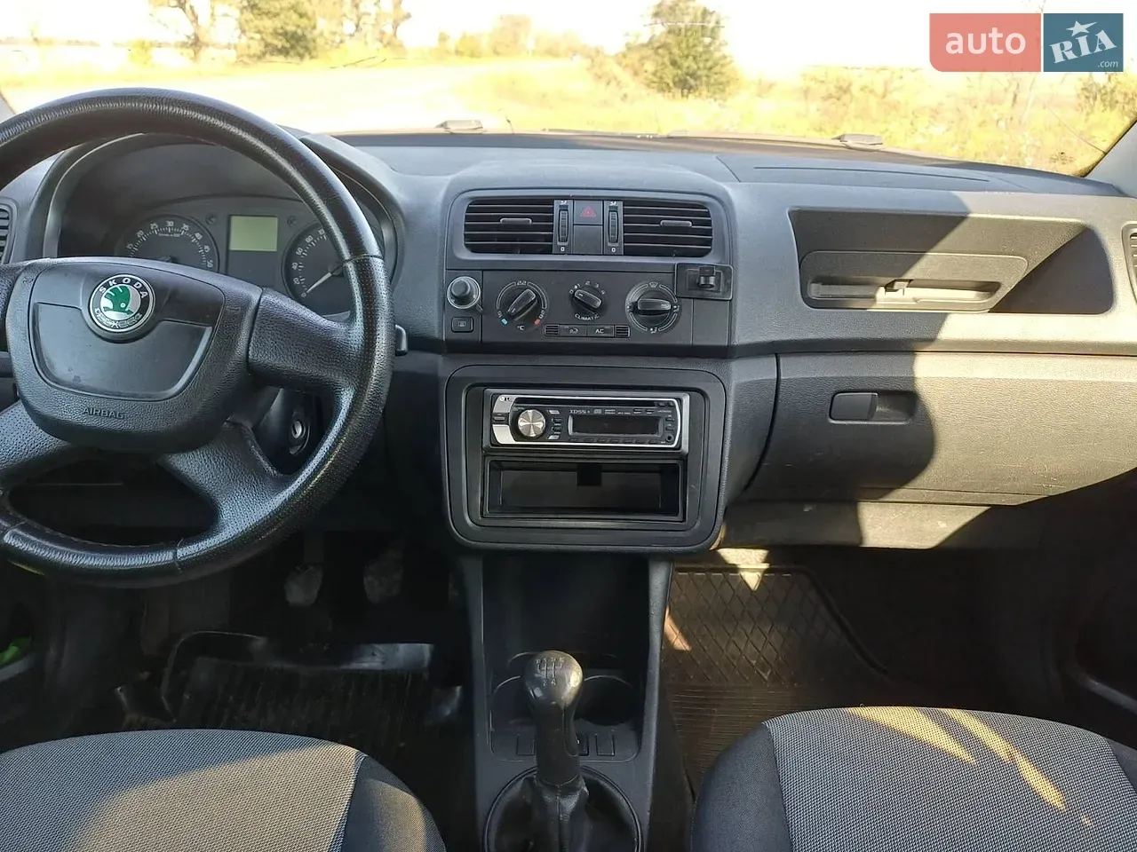 Skoda Fabia 2010 photo 2