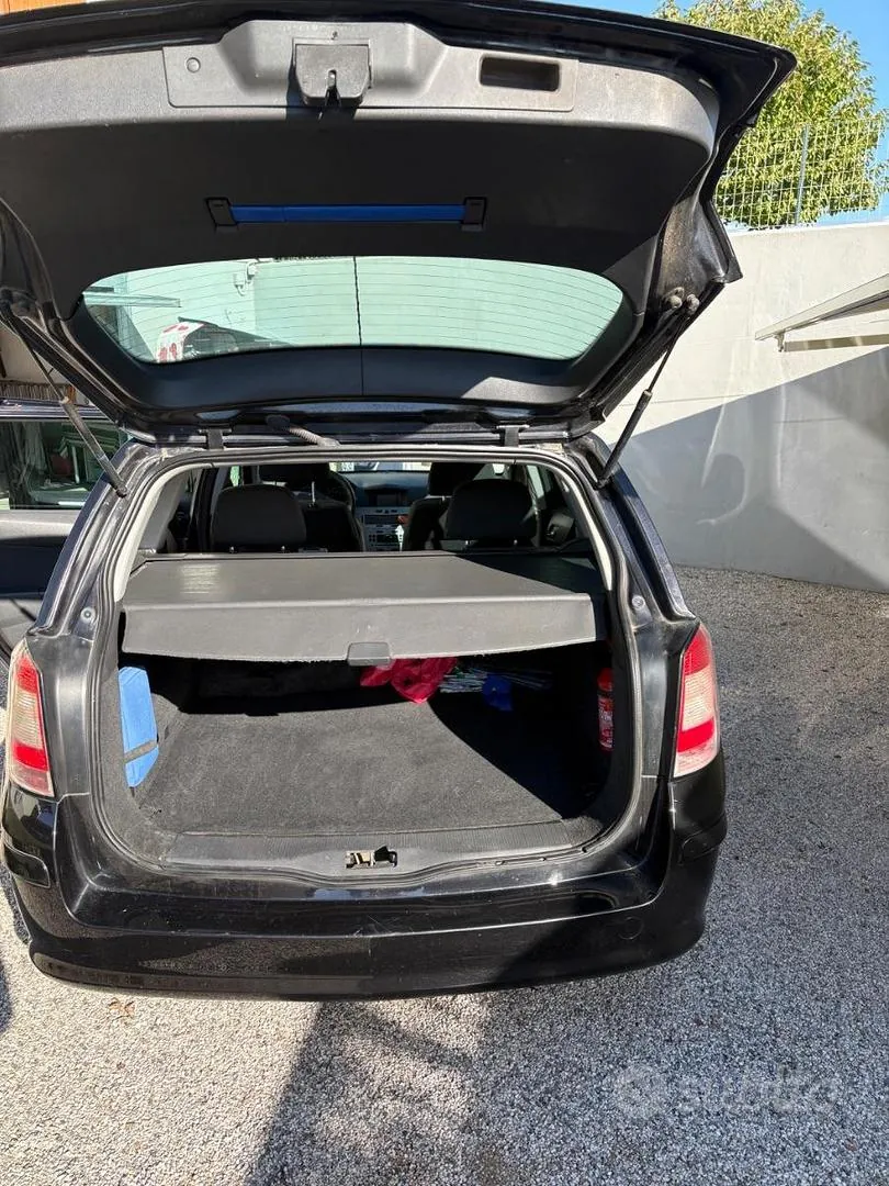 Opel Astra 2009 photo 3