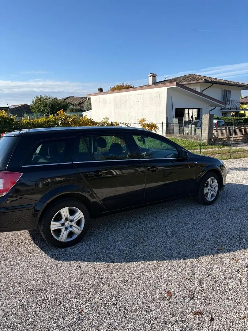Opel Astra 2009 photo 5