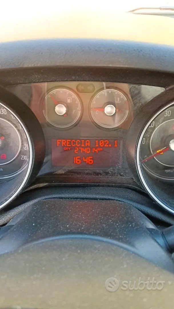 Fiat Grande Punto 2011 photo 2