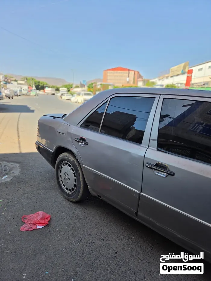 Mercedes-Benz E-Class 1993 photo 3