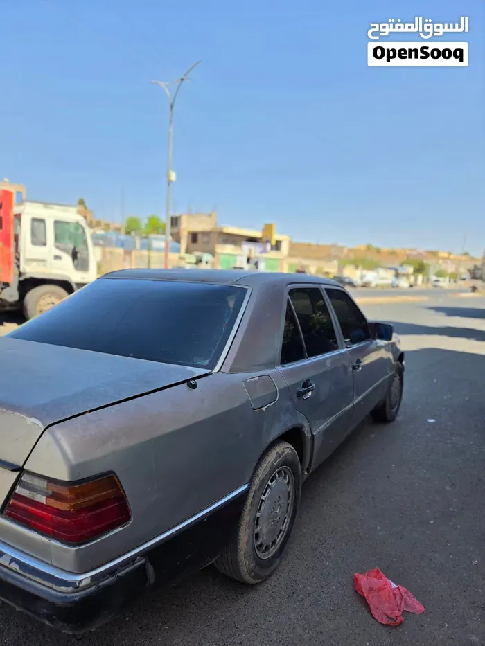Mercedes-Benz E-Class 1993 photo 4