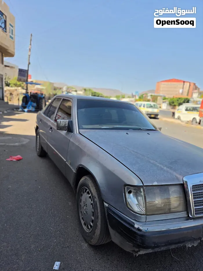 Mercedes-Benz E-Class 1993 photo 2
