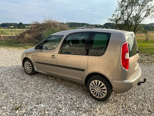 Skoda Roomster 2008 photo 2