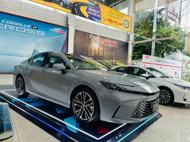 Toyota Camry 2026 photo 2