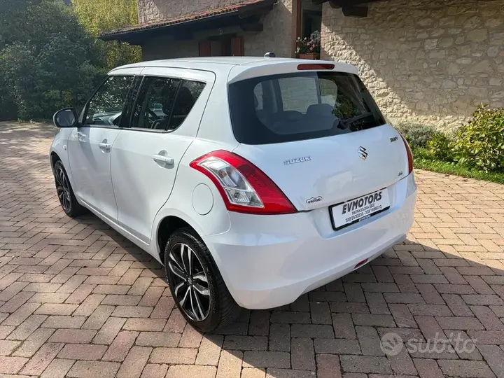 Suzuki Swift 2015 photo 4