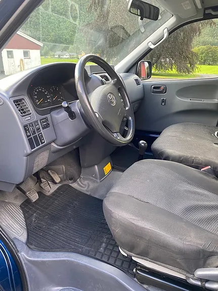 Toyota Hiace 2007 photo 2