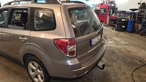 Subaru Forester 2010 photo 2