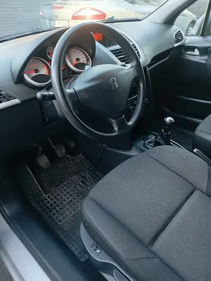 Peugeot 207 2010 photo 3