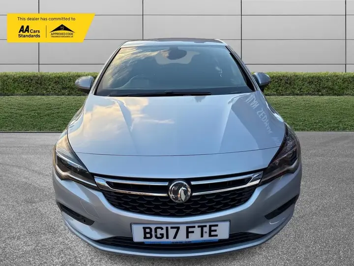Vauxhall Astra 2017 photo 2