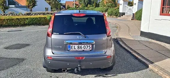 Nissan Note 2011 photo 4