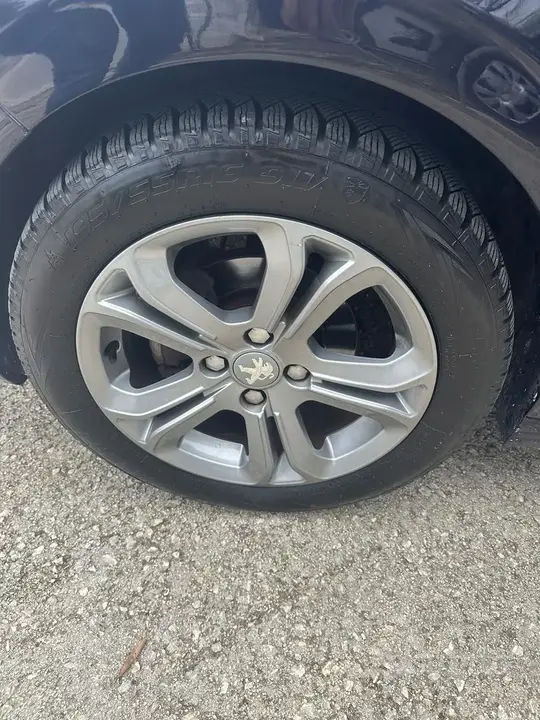 Peugeot 208 2015 photo 5