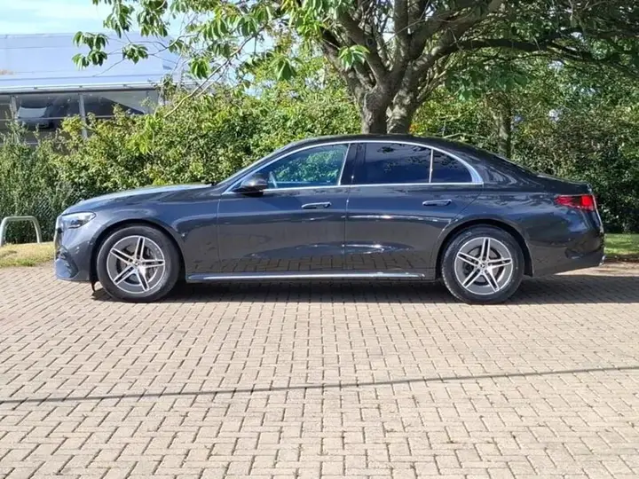 Mercedes-Benz E-Class 2025 photo 4