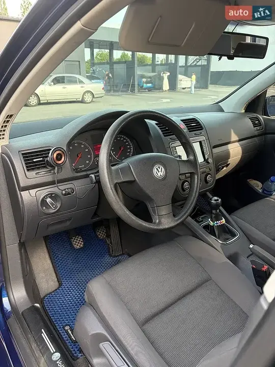 Volkswagen Golf 2005 photo 2