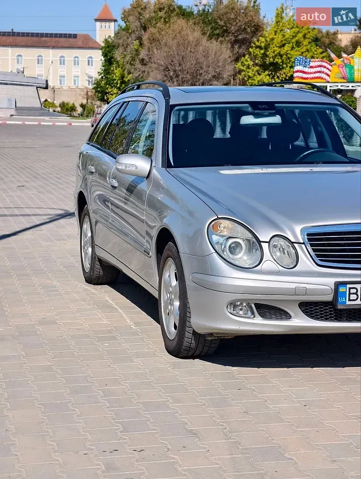 Mercedes-Benz E-Class 2004 photo 3