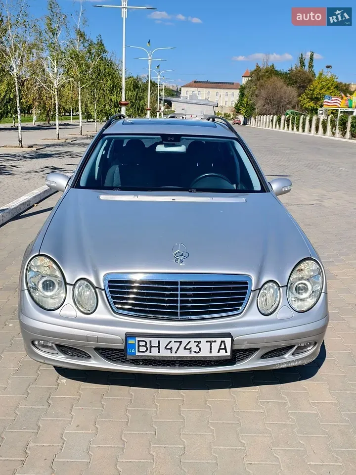 Mercedes-Benz E-Class 2004 photo 2