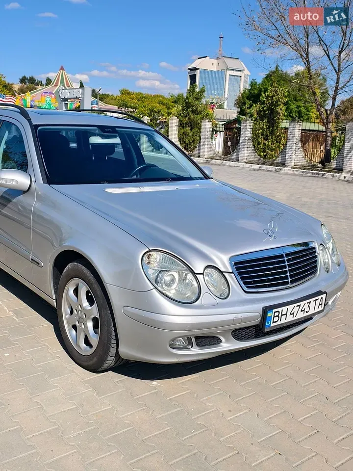 Mercedes-Benz E-Class 2004 photo 4