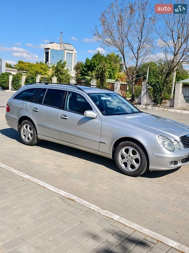 Mercedes-Benz E-Class 2004 photo 5