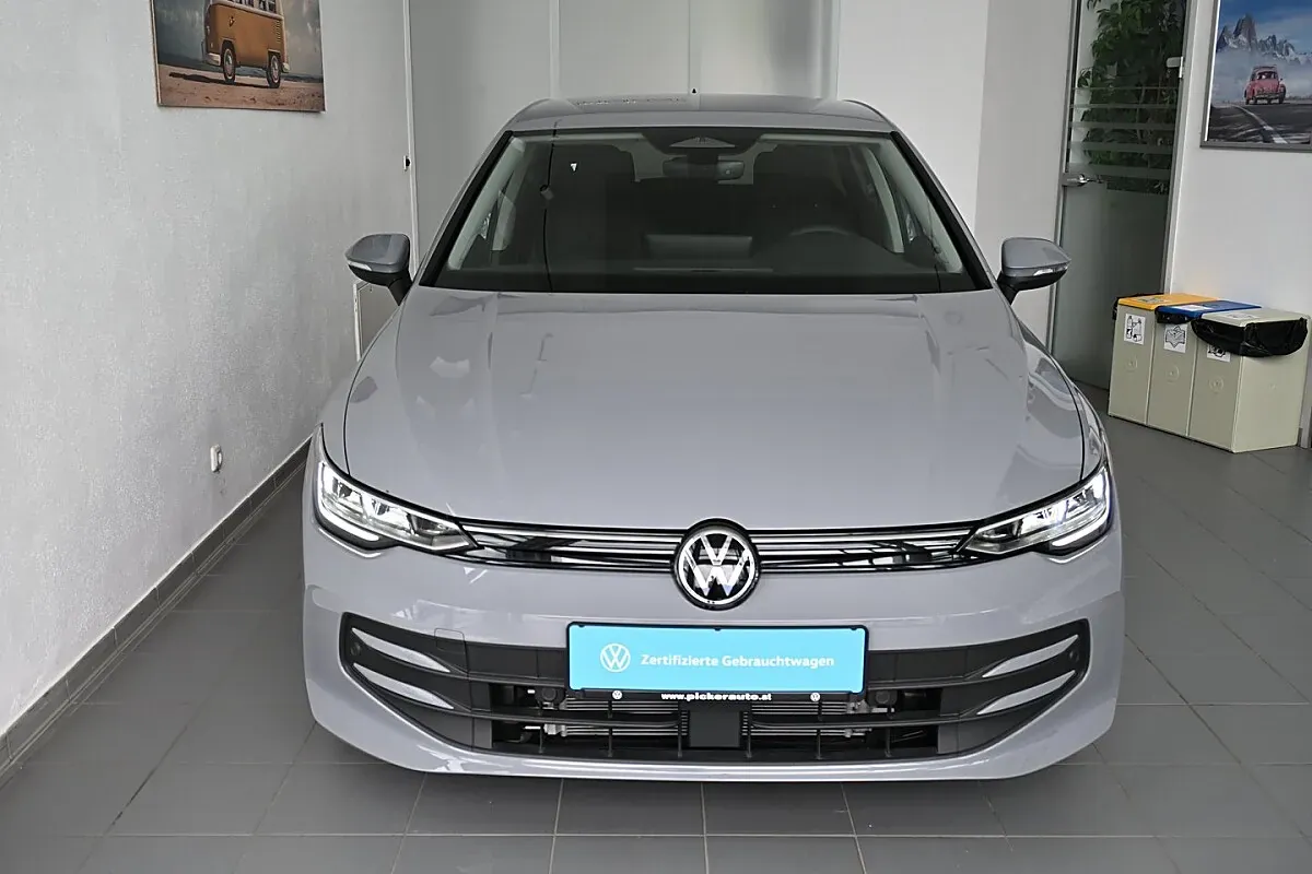 Volkswagen Golf 2026 photo 2