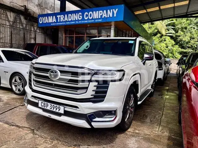 Toyota Land Cruiser Sahara 2024 photo 2