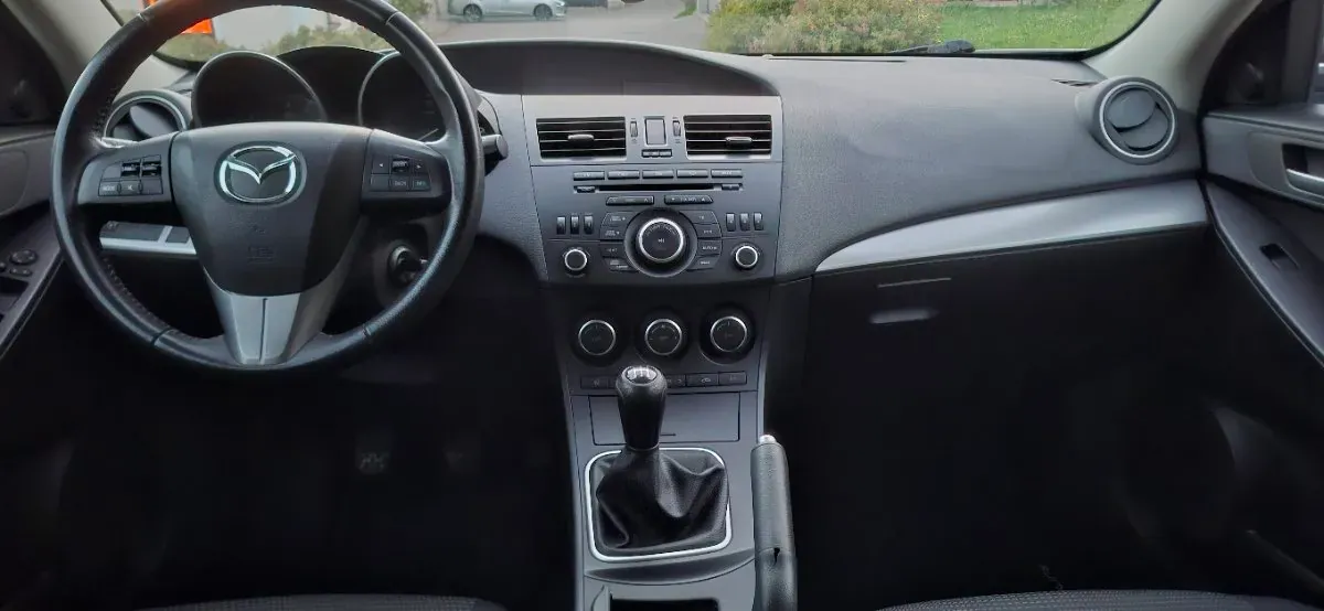 Mazda Mazda3 2012 photo 2