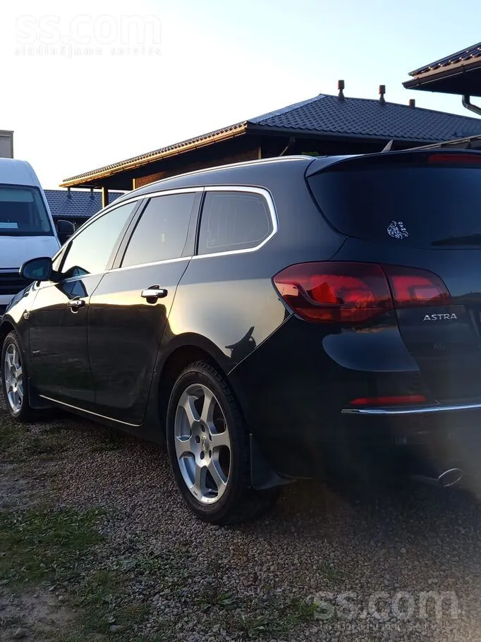 Opel Astra 2013 photo 3