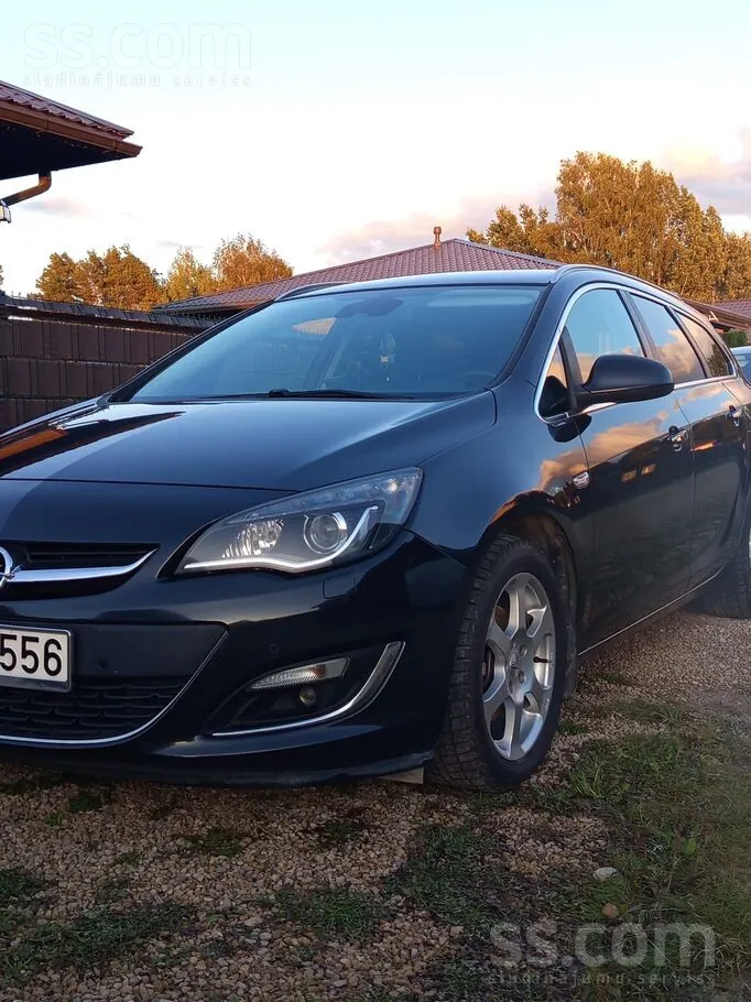 Opel Astra 2013 photo 2