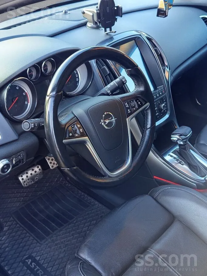 Opel Astra 2013 photo 5