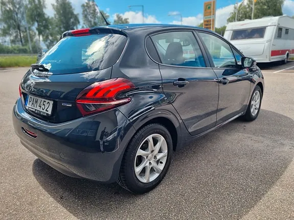 Peugeot 208 2016 photo 3