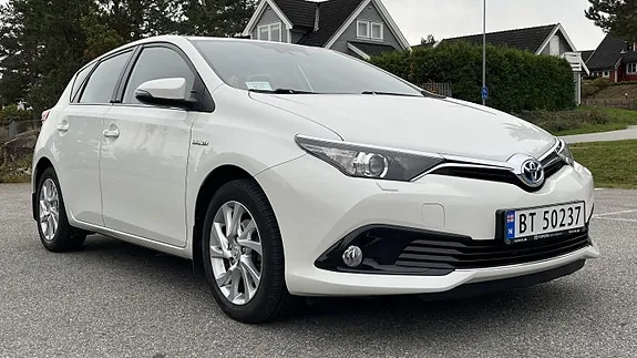 Toyota Auris 2016 photo 3