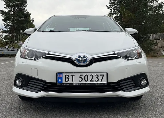 Toyota Auris 2016 photo 2