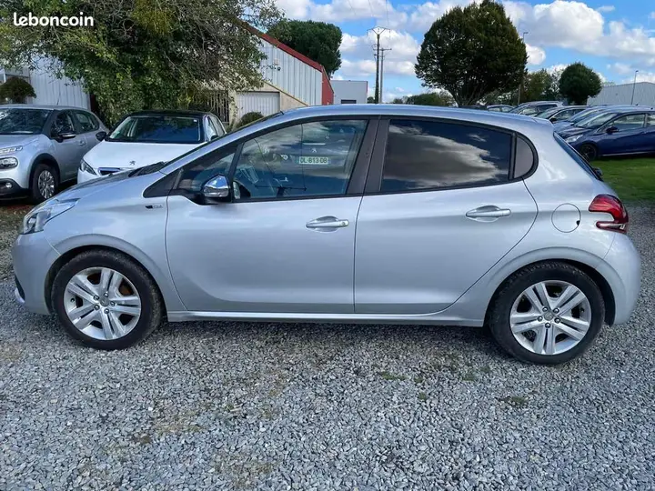 Peugeot 208 2017 photo 3