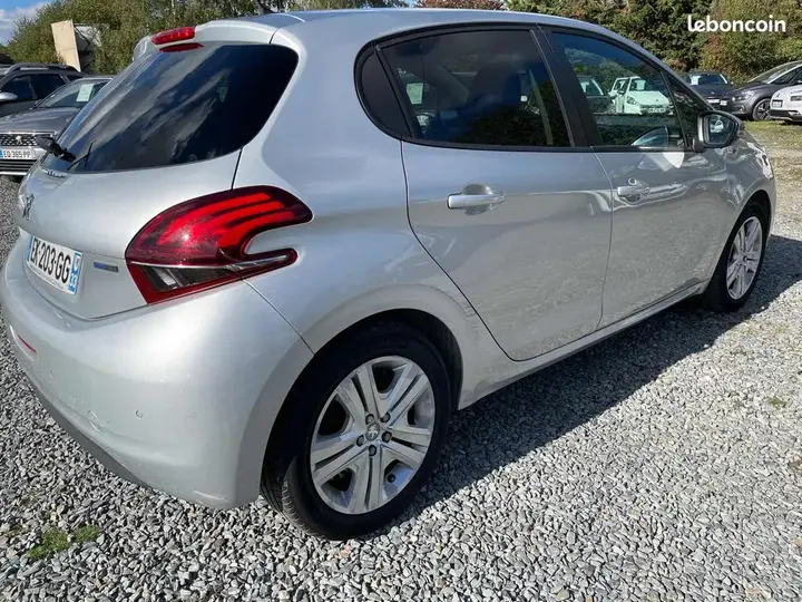 Peugeot 208 2017 photo 5
