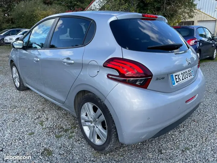 Peugeot 208 2017 photo 4