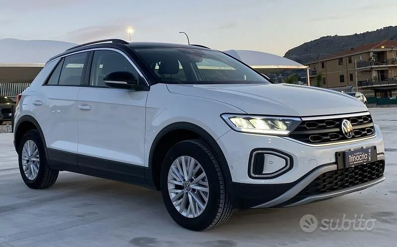 Volkswagen T-Roc 2023 photo 3