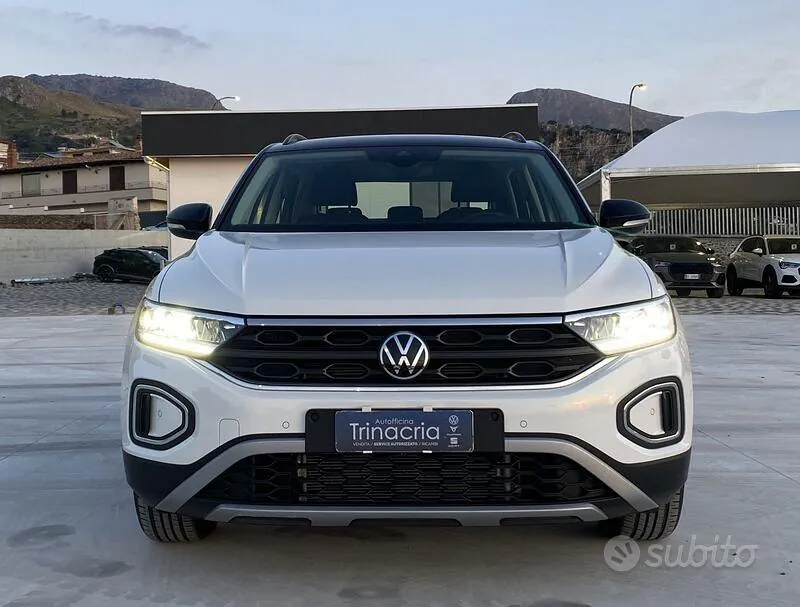 Volkswagen T-Roc 2023 photo 2