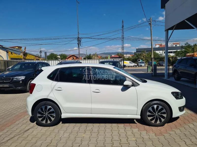 Volkswagen Polo 2015 photo 2
