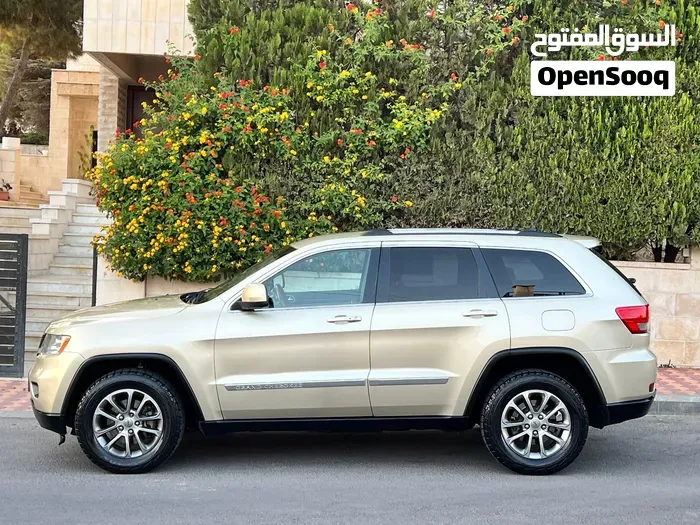 Jeep Grand Cherokee 2011 photo 3