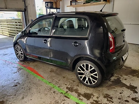 Volkswagen Up 2013 photo 2