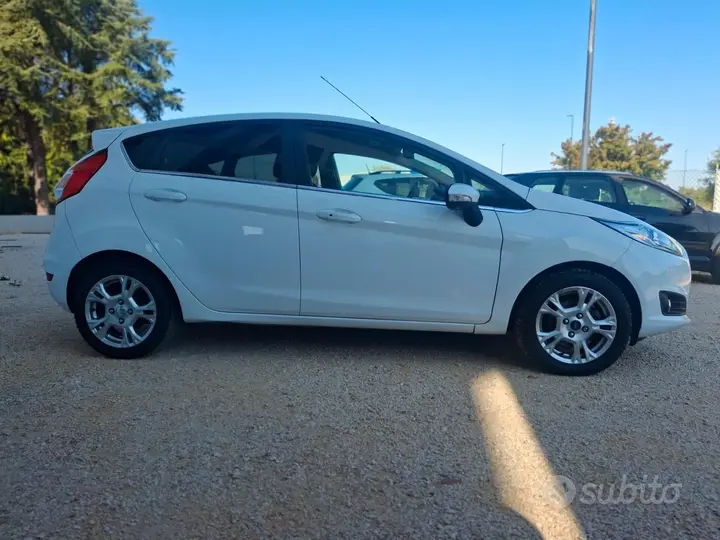 Ford Fiesta 2016 photo 2