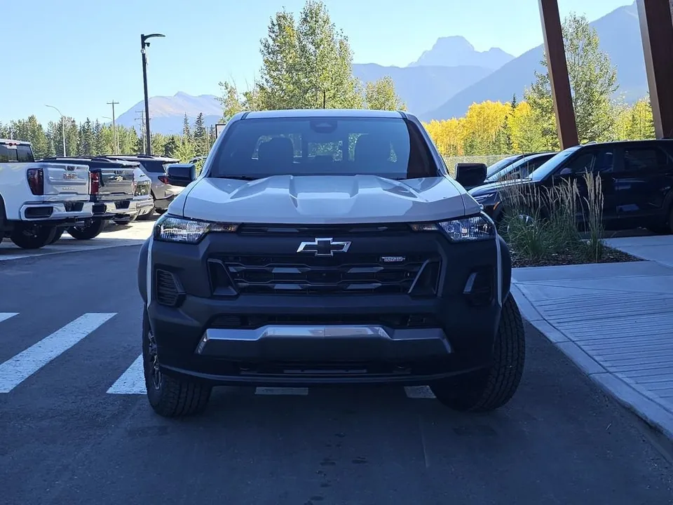 Chevrolet Colorado 2026 photo 2