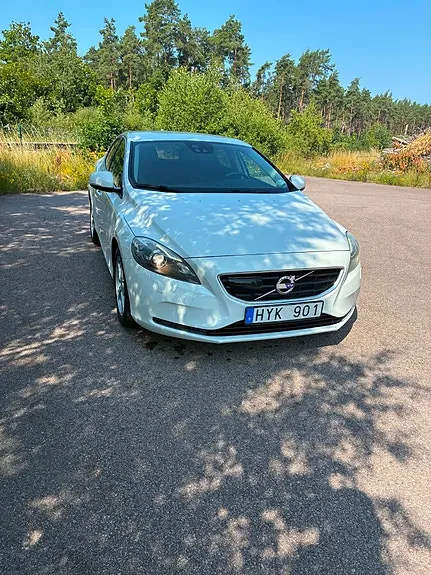 Volvo V40 2012 photo 2