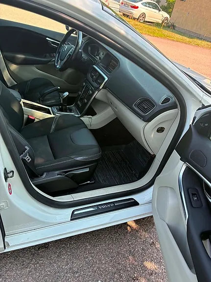 Volvo V40 2012 photo 4