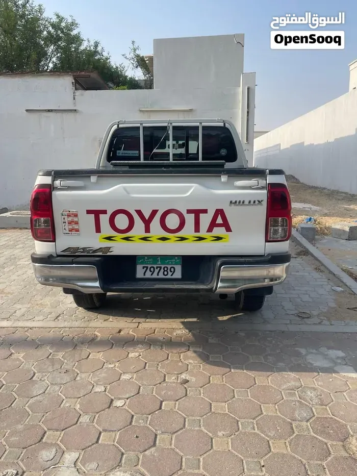 Toyota Hilux 2024 photo 2