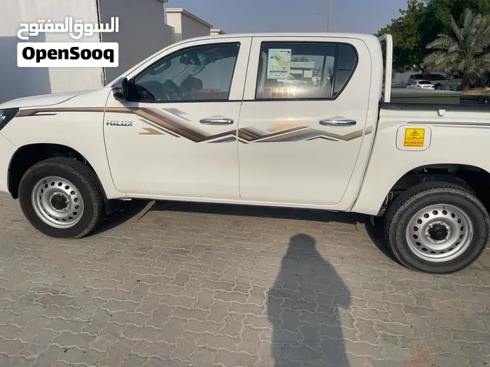 Toyota Hilux 2024 photo 3