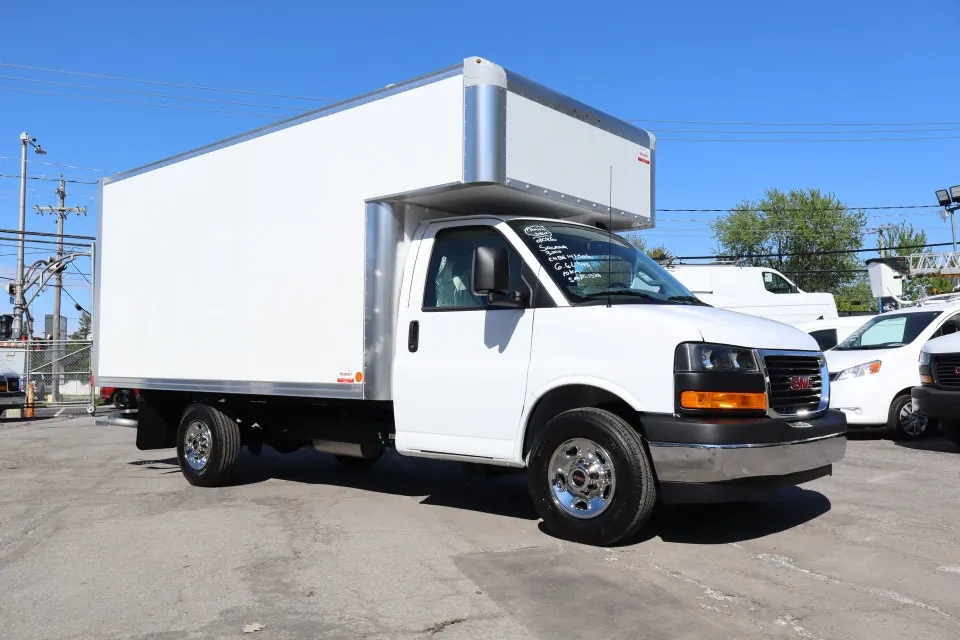 GMC Savana 2026 photo 3