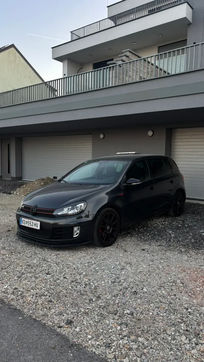 Volkswagen Golf 2011 photo 2